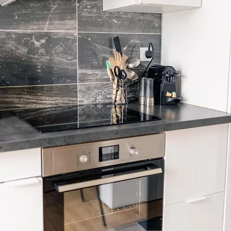 Dana's Parisian Loft Daire
