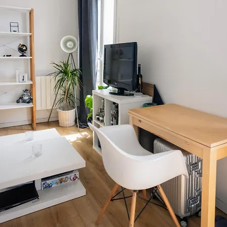 Dana's Parisian Loft Daire